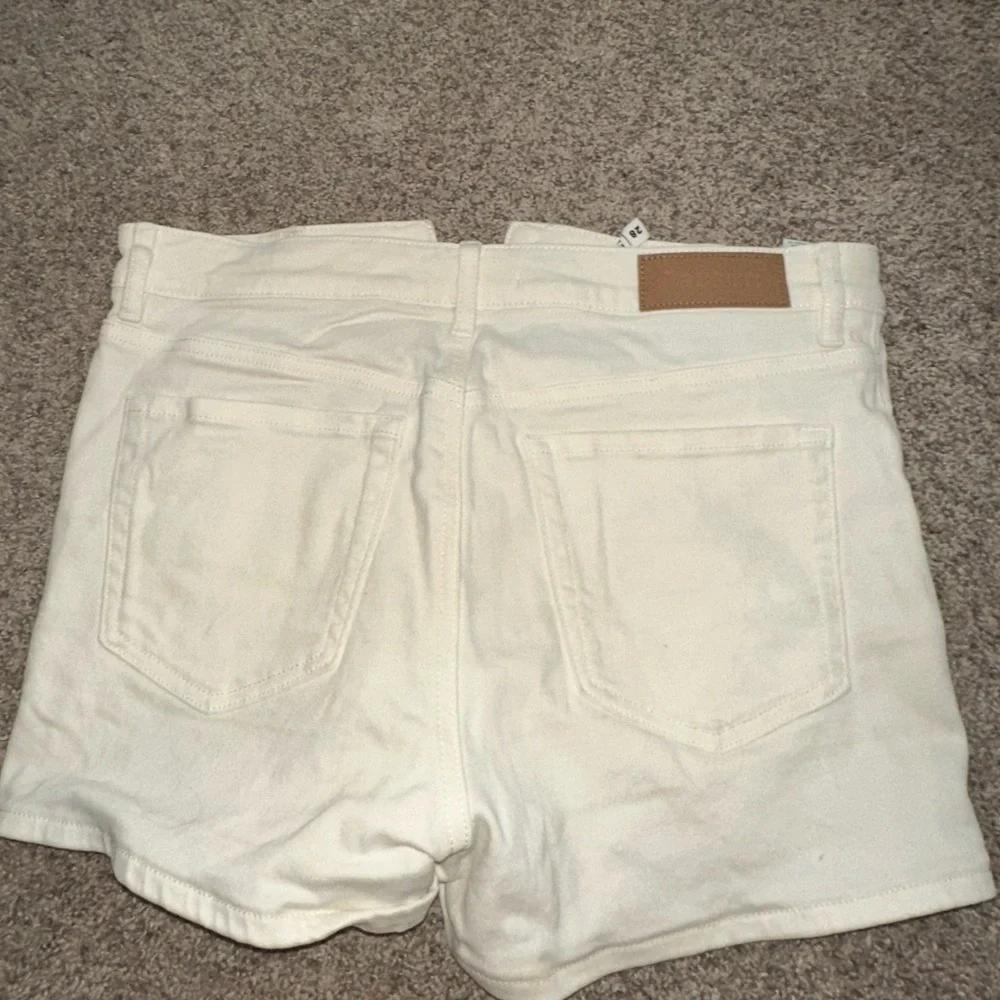 PacSun White High Rise Stretch Short - Picture 3 of 3